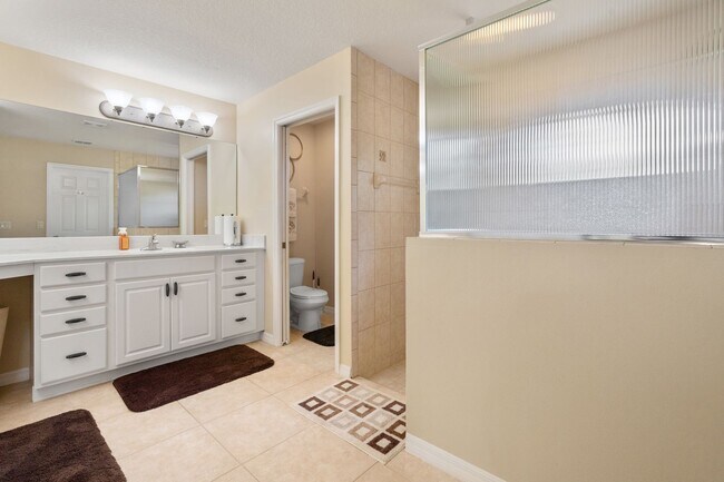 Building Photo - Fully furnished home