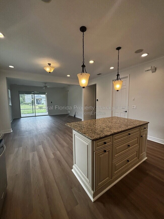 Building Photo - 8998 Fullerwood Ave