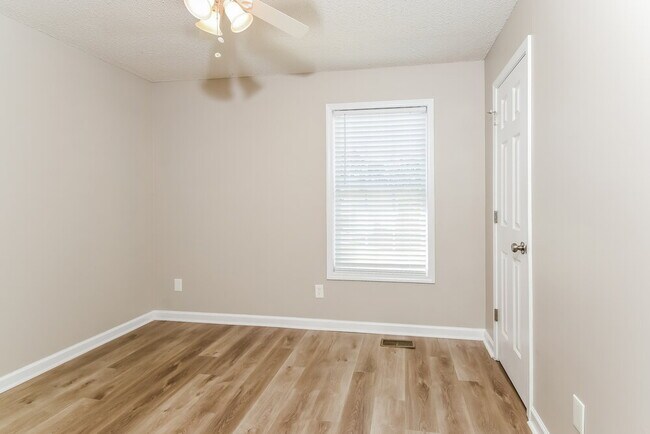 Building Photo - 304 Gun Range Rd