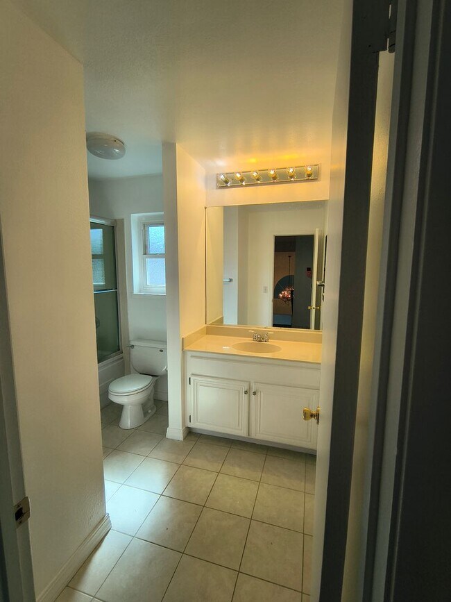Building Photo - Beautiful and Spacious Two Story 4 Bed/3 Bath Home For Rent In Hercules!!!