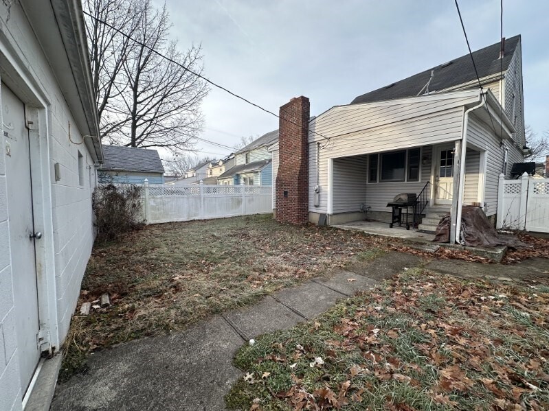 Building Photo - 610 Salisbury Rd