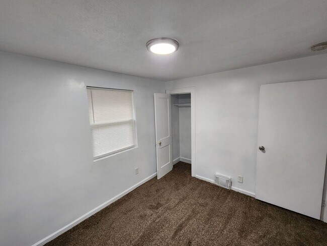 Building Photo - 10422 Dove Ave