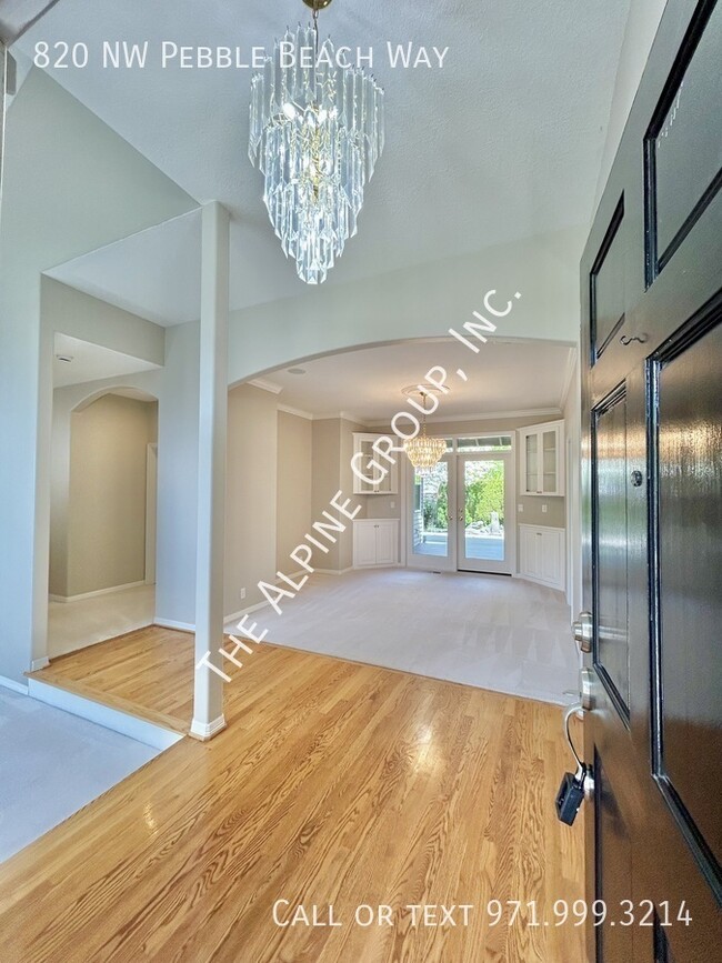 Building Photo - 820 NW Pebble Beach Way