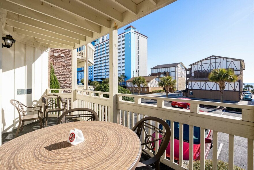 Building Photo - 2805B N Ocean Blvd