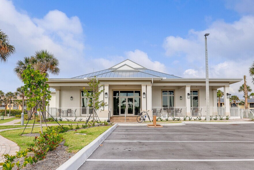 Building Photo - 2400 S Ocean Dr