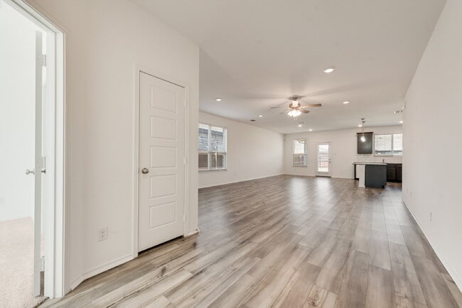 Building Photo - Fantastic newer 3-2-2 in Heartland Master Planned Community