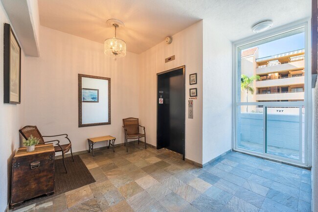 Building Photo - 730 Esplanade