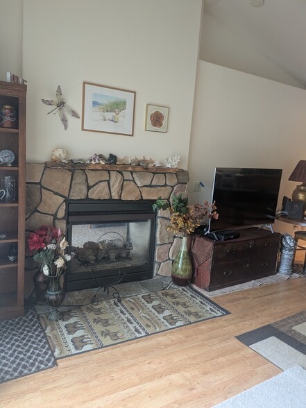 Building Photo - 3449 NE 40th Ct