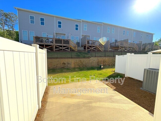 Building Photo - 2735 Winn Ml Dr
