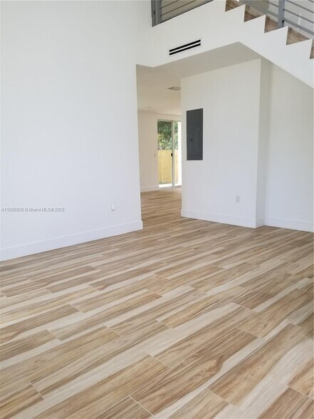 Building Photo - 3790 Oak Ave