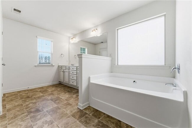 Building Photo - 413 Village View