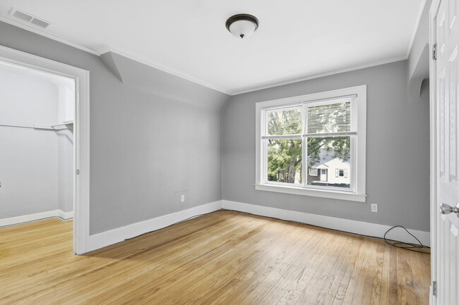 Building Photo - 1838 Markese Ave