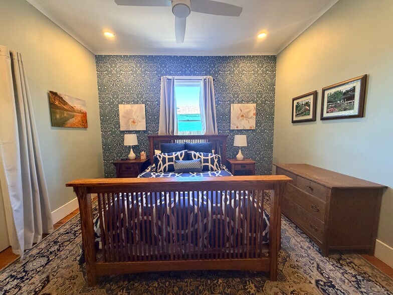 Building Photo - 921 W Alameda St