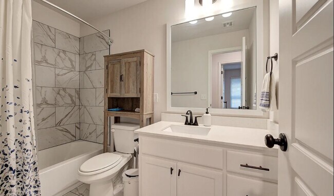 Building Photo - 4 Bedroom 2 Bathroom home with all appliances included