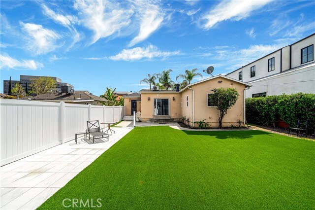 Building Photo - 16707 Moorpark St