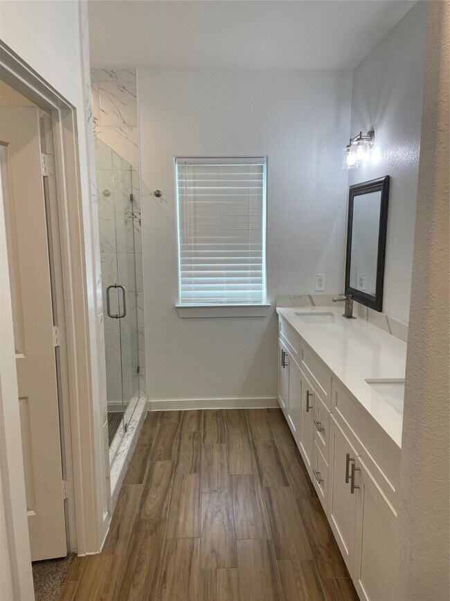 Building Photo - 5314 Longmeadow St