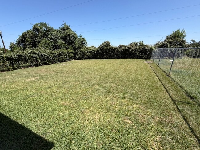 Building Photo - 2213 Schwald Rd