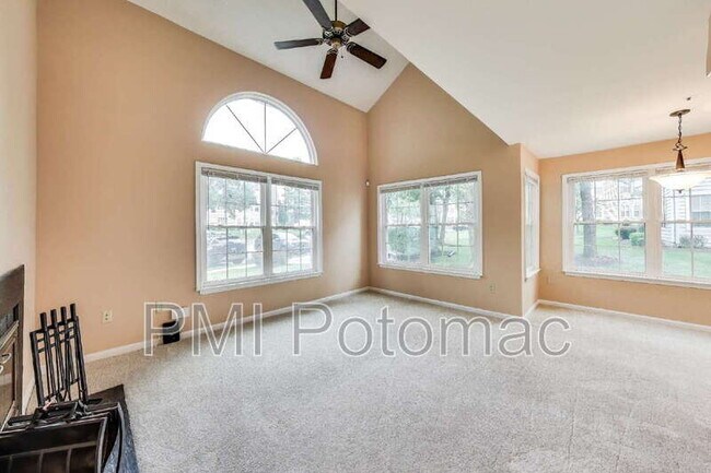 Building Photo - 14038 Vista Dr