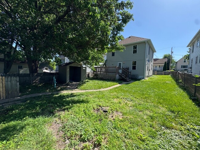 Building Photo - Charming 2-Story Home in Moline!