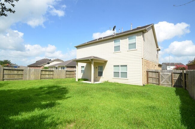 Building Photo - 915 Butterfly Ln