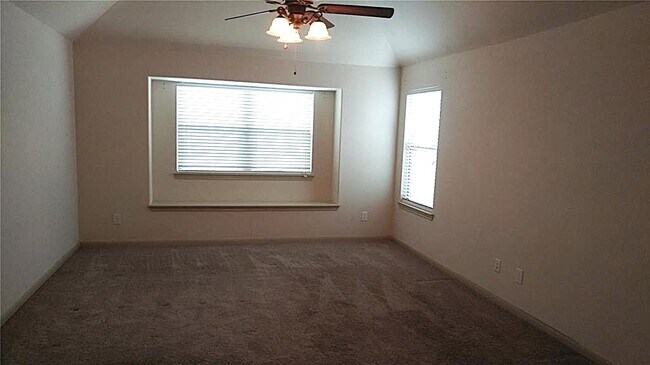 Building Photo - 11010 Sir Alex Dr