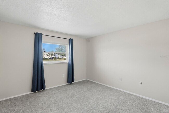 Building Photo - 350 79th Ave N