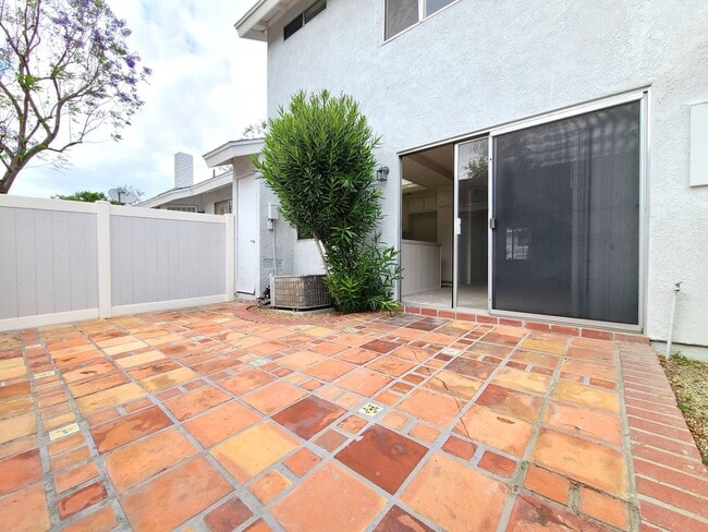 Building Photo - Nice 2-Story 3-Bedroom Condo in Loma Linda!