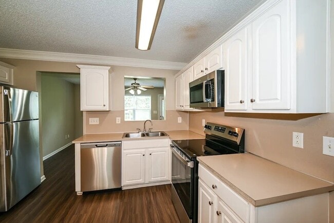 Building Photo - 449 Amir Cir