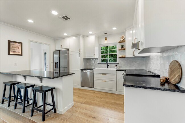 Building Photo - 1815 Saxony Ln