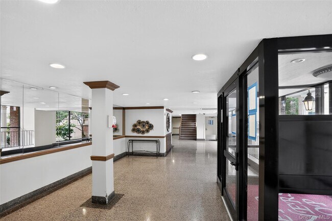 Building Photo - 105-24 63rd Dr