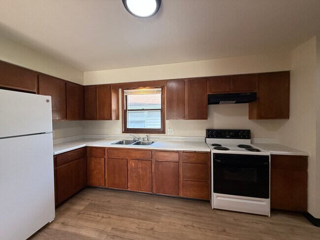 Building Photo - 207-211 Maple Street