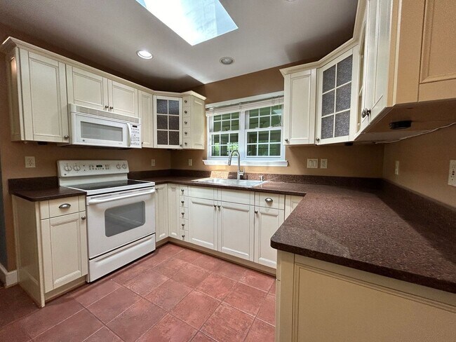 Building Photo - 3301 Brookside Ln