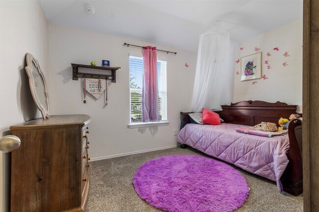Building Photo - 1008 Llano Trl