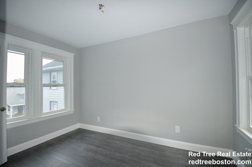 Building Photo - 158 Hillside St