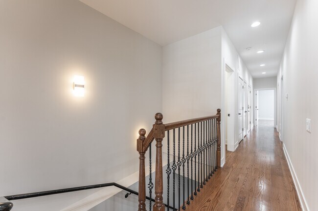 Building Photo - 3329 N Avers Ave