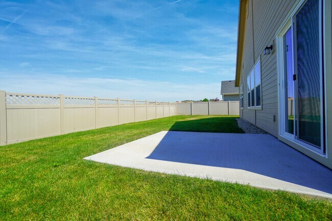 Building Photo - 3067 N Greengate Wy