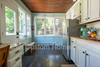 Building Photo - 419 W Orange St