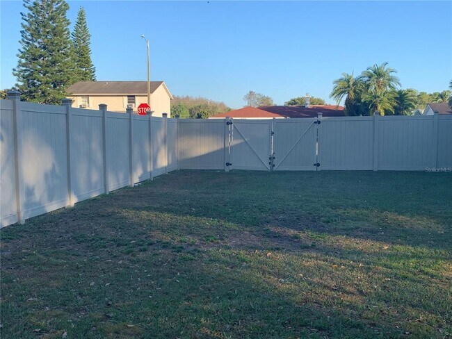 Building Photo - 6501 Crystal Brook Dr