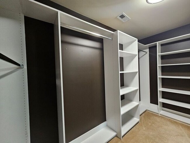 Building Photo - Beautiful Wellesley Home with a Corner Lot