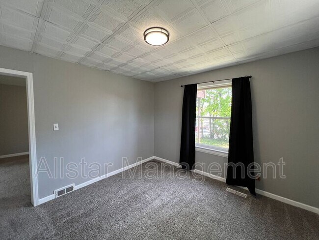 Building Photo - 4859 E 97th St