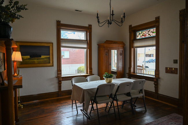 Shared Living Room - 724 N 700 E