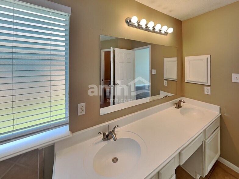 Building Photo - 2210 Two Trail Dr