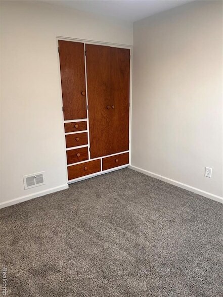 Building Photo - 1136 W Rowland St