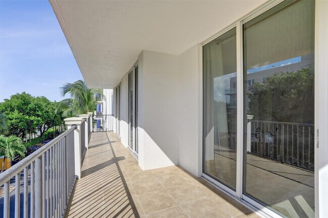 Building Photo - 101 S Ocean Dr