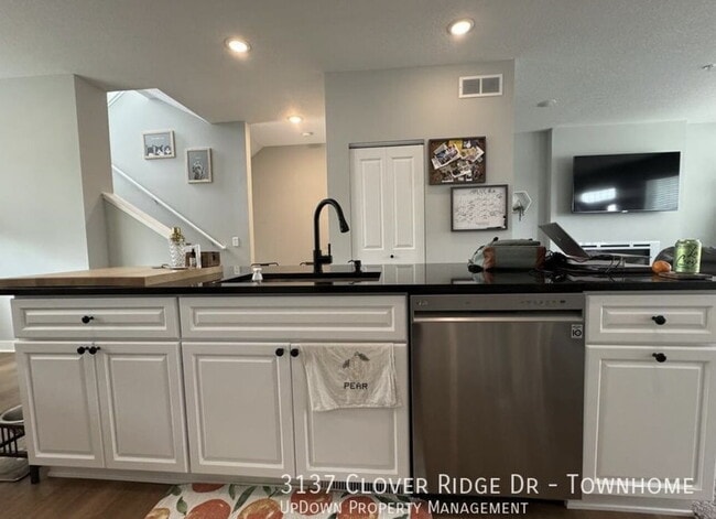 Building Photo - 3137 Clover Ridge Dr