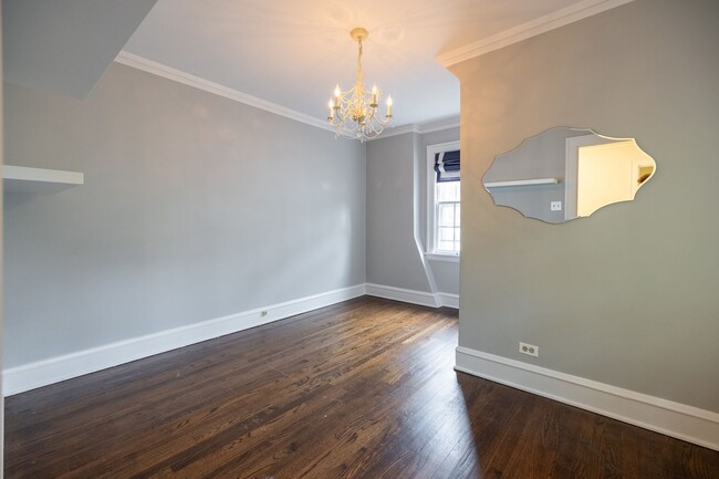 Building Photo - Elegant and timeless home Arlington Hts. P...