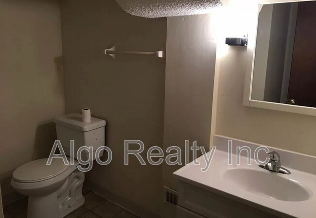 Building Photo - 6050 Wentworth Ave