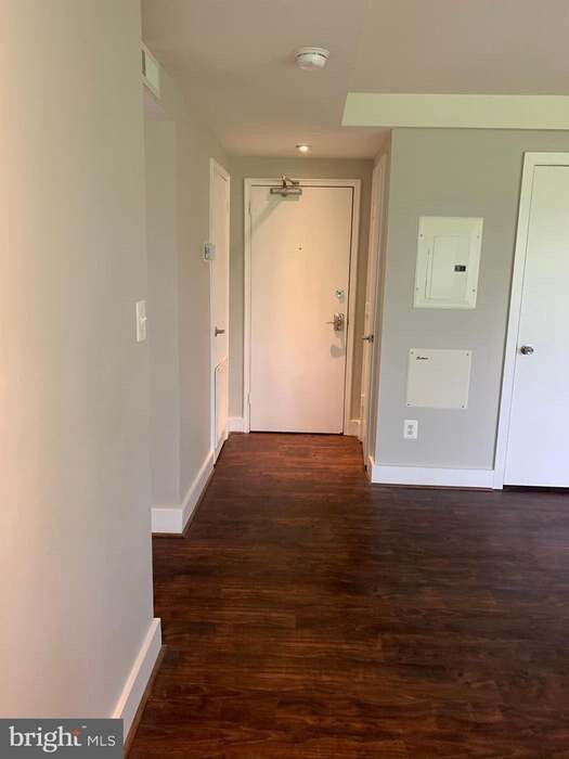 Building Photo - 210 Oakwood St SE