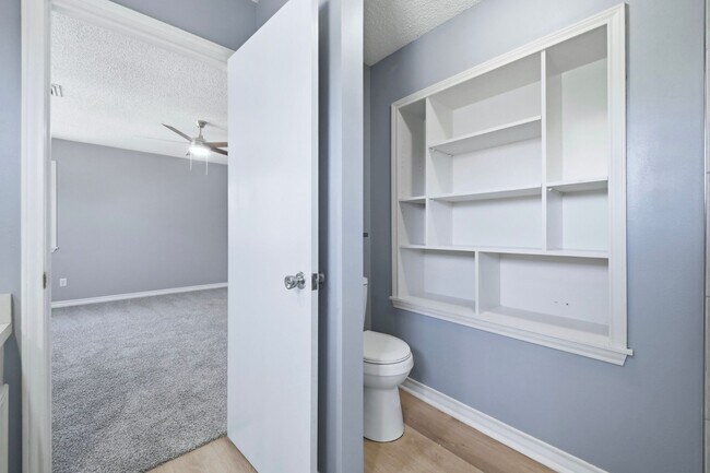Building Photo - 2508 Memorial Dr