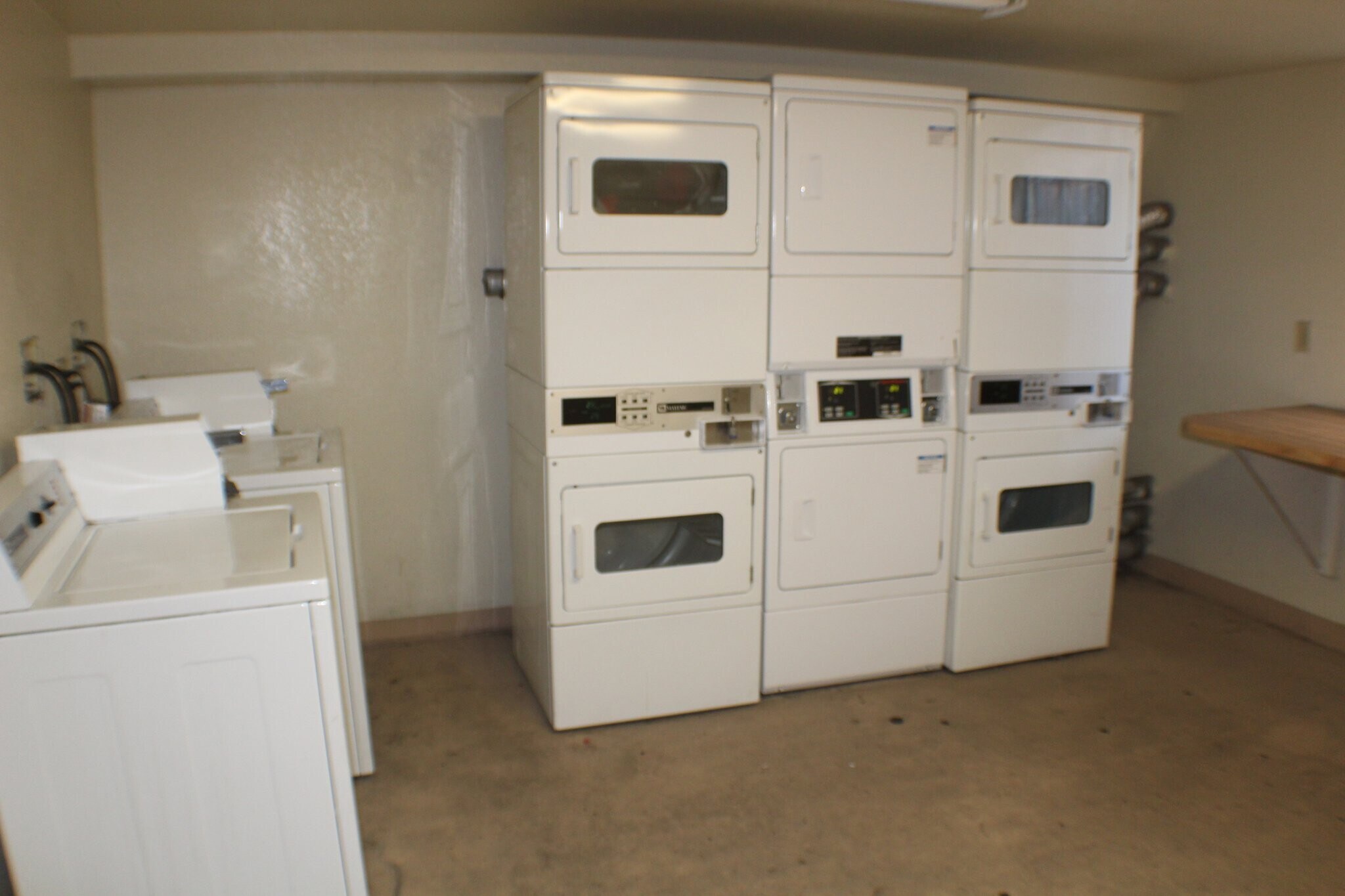 Building Photo - 14037 Cerise Ave